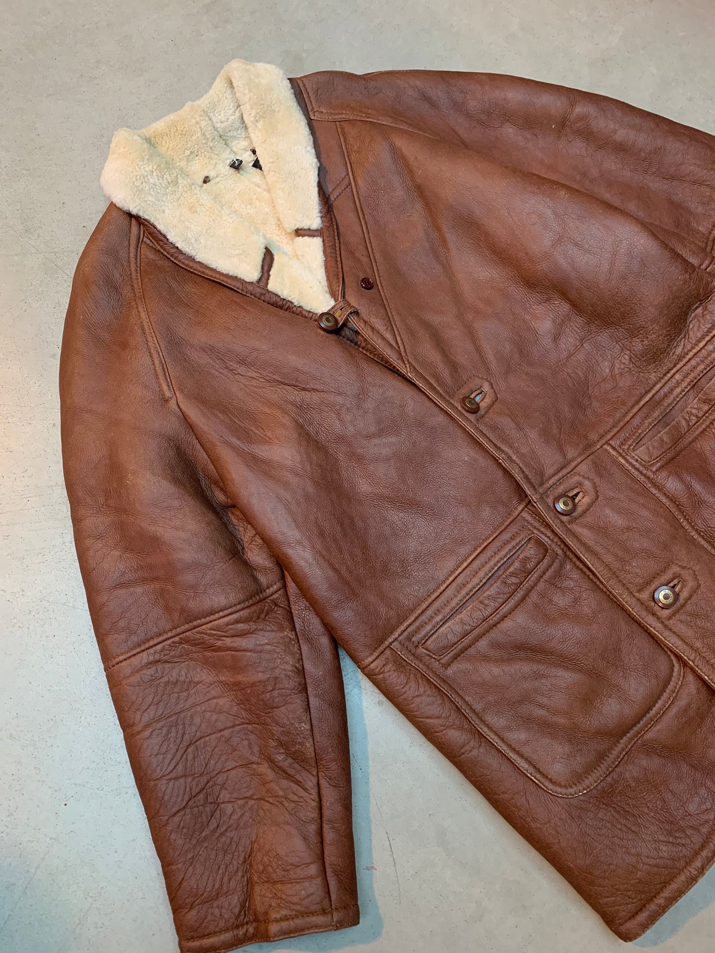 Men's Vintage Shearling Jacket with Plush Cream Fur Collar