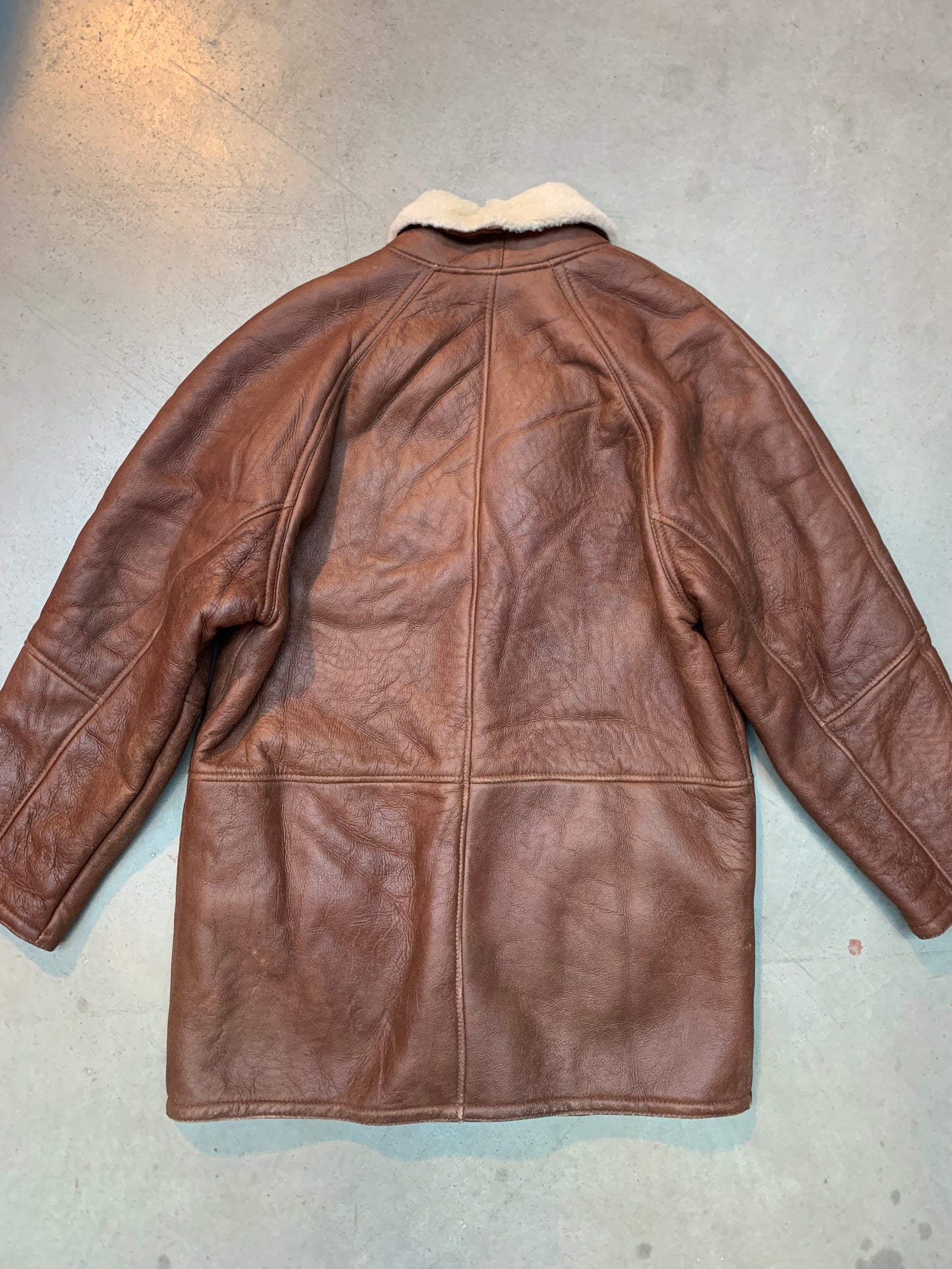 Men's Vintage Shearling Jacket with Plush Cream Fur Collar