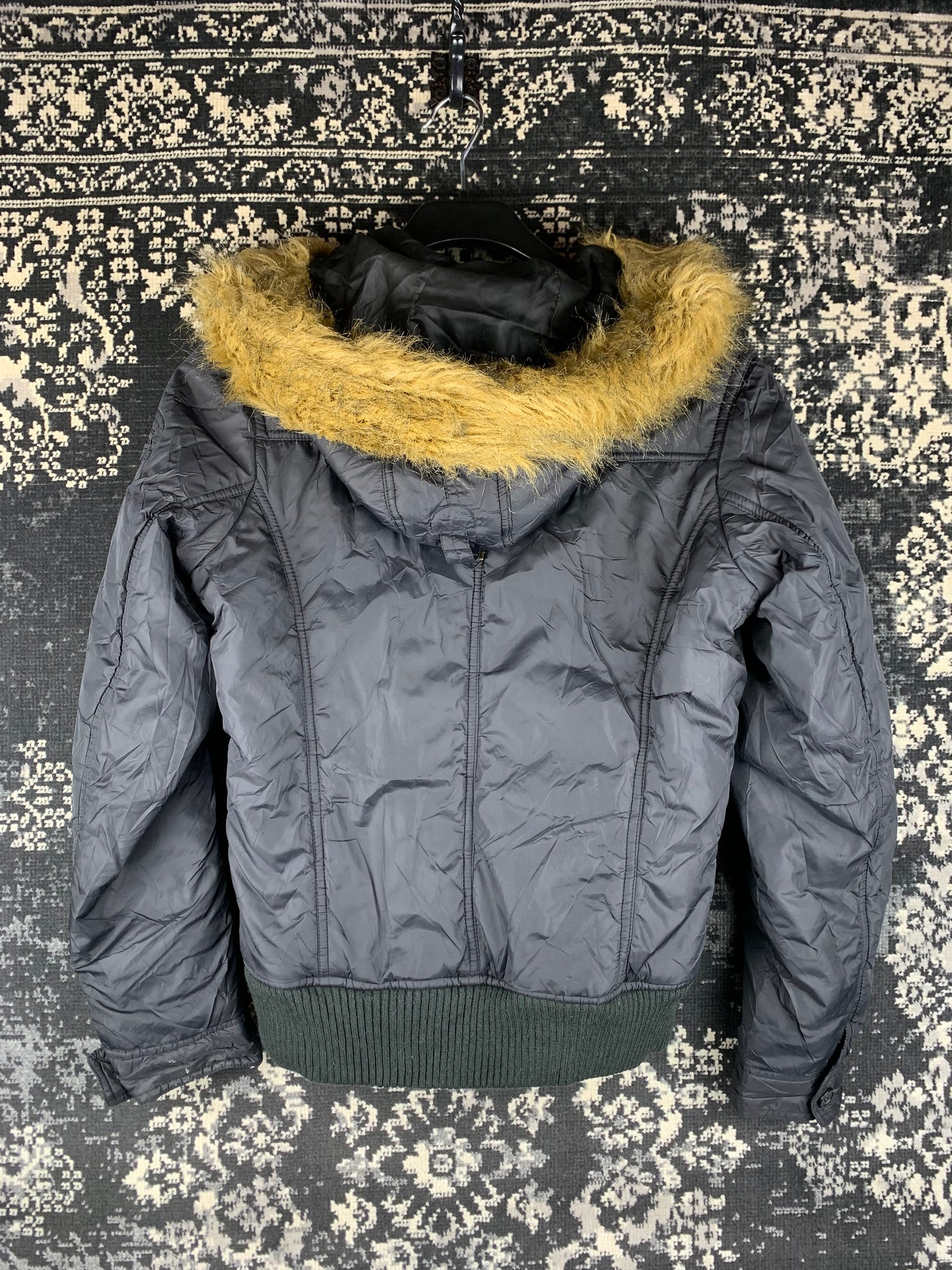 Women's Y2K Style Black Puffer Jacket with Faux Fur Trim