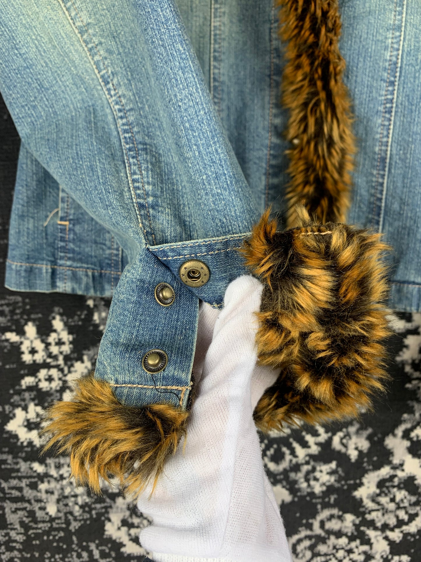 Women's Y2K Style Denim Button-Up with Faux Fur Trim